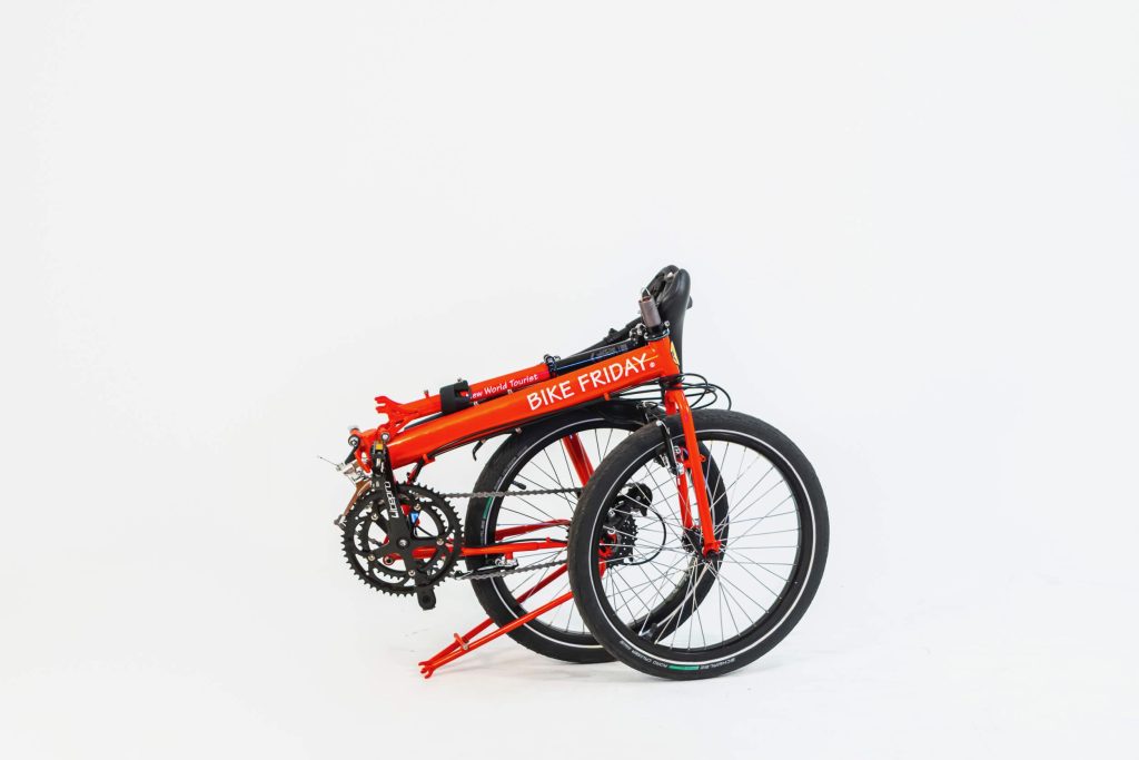 Un vélo en acier démontable. Roues de 20 pouces, en 2x9 vitesses